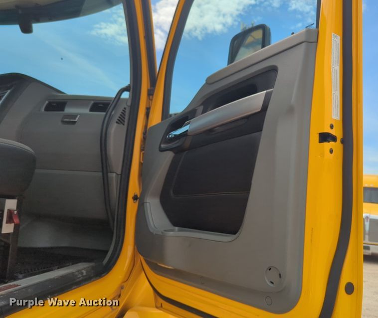 image for item NW9517 2020 Kenworth T680 semi truck