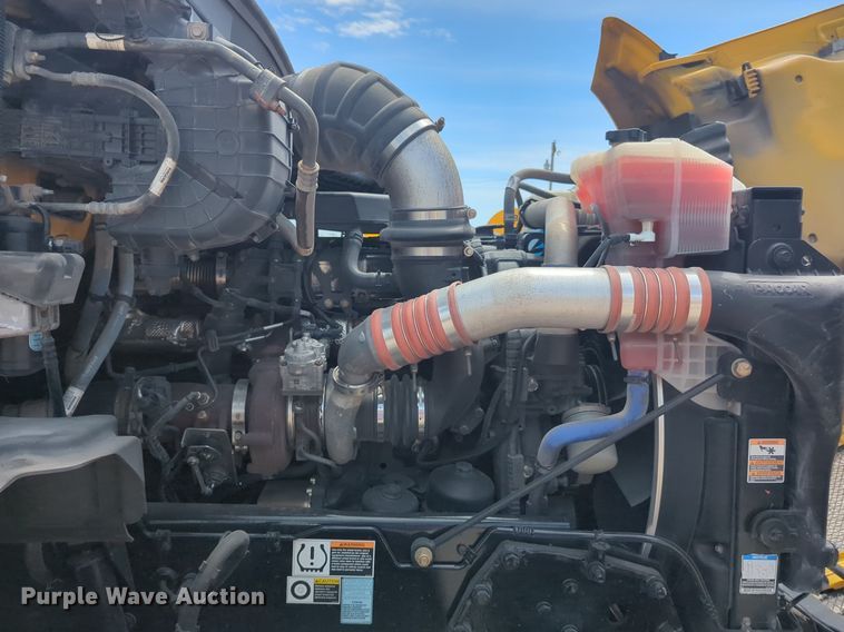 image for item NW9517 2020 Kenworth T680 semi truck