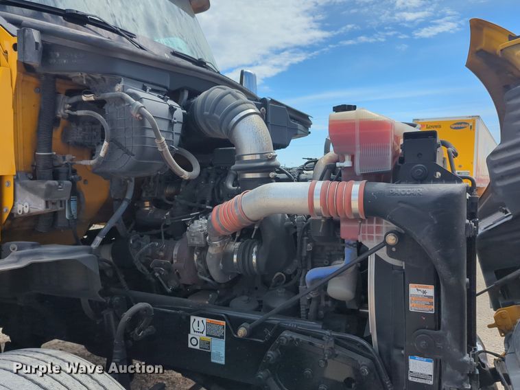 image for item NW9517 2020 Kenworth T680 semi truck