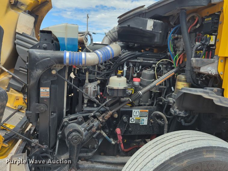 image for item NW9517 2020 Kenworth T680 semi truck