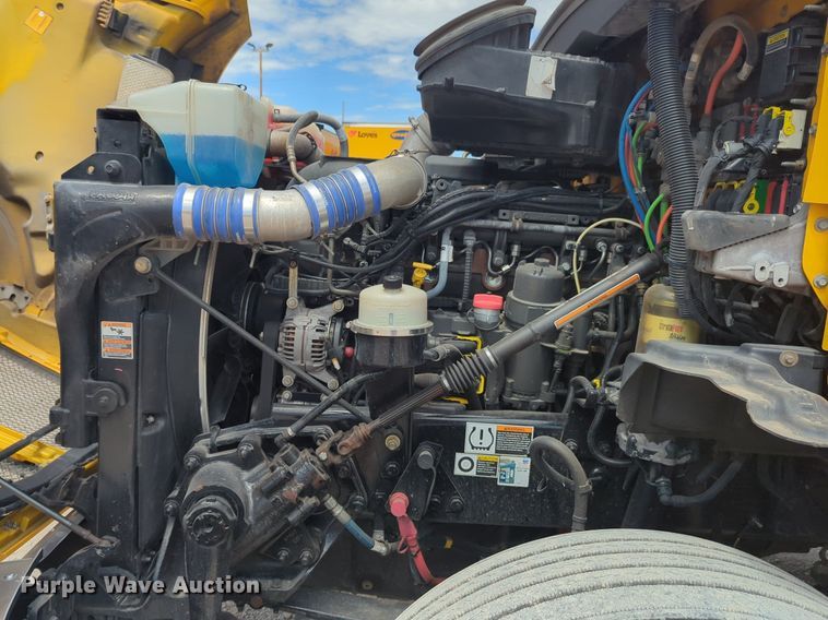 image for item NW9517 2020 Kenworth T680 semi truck