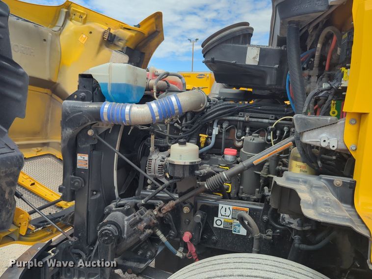 image for item NW9517 2020 Kenworth T680 semi truck