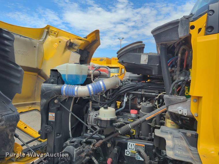 image for item NW9517 2020 Kenworth T680 semi truck