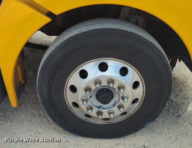 image for item NW9517 2020 Kenworth T680 semi truck