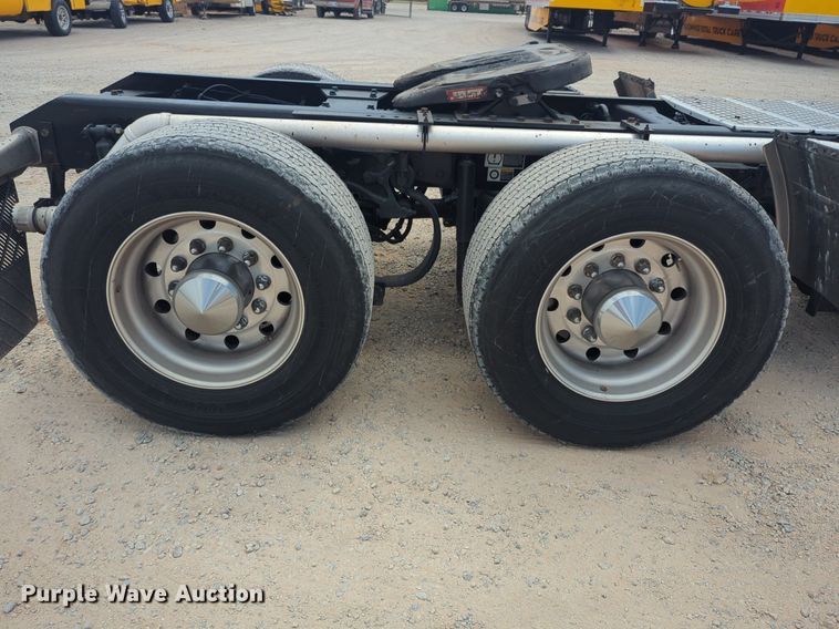 image for item NW9517 2020 Kenworth T680 semi truck