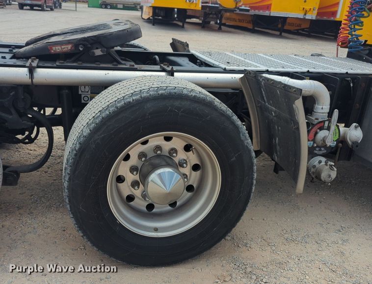 image for item NW9517 2020 Kenworth T680 semi truck