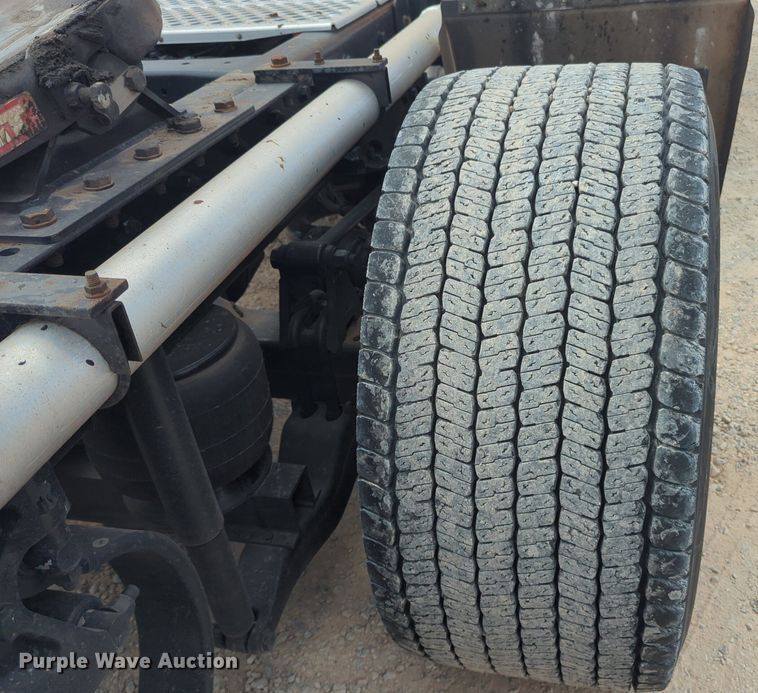 image for item NW9517 2020 Kenworth T680 semi truck