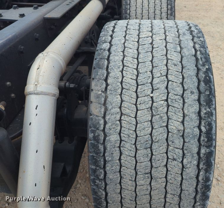 image for item NW9517 2020 Kenworth T680 semi truck