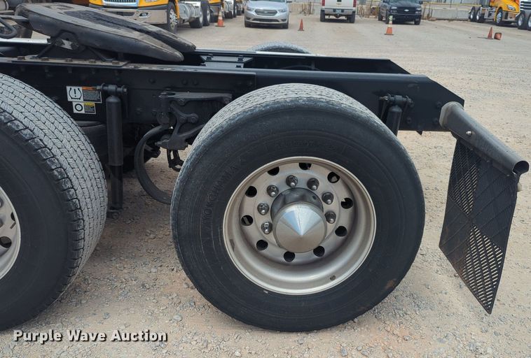 image for item NW9517 2020 Kenworth T680 semi truck