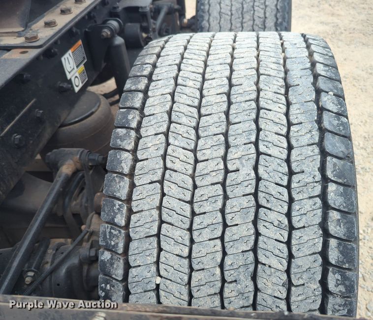 image for item NW9517 2020 Kenworth T680 semi truck