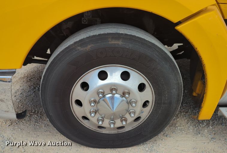 image for item NW9517 2020 Kenworth T680 semi truck