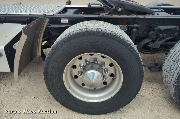 image for item NW9517 2020 Kenworth T680 semi truck