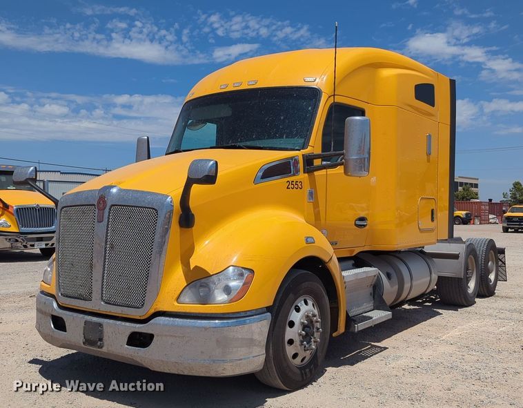 image for item NW9518 2019 Kenworth  T680 semi truck