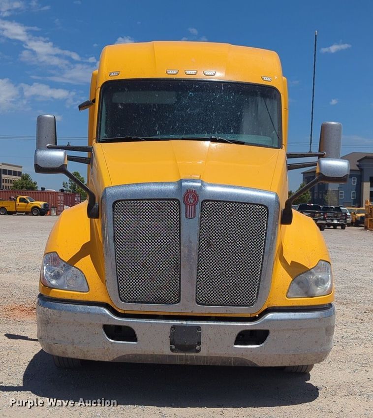 image for item NW9518 2019 Kenworth  T680 semi truck