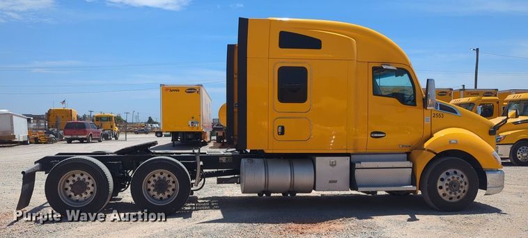 image for item NW9518 2019 Kenworth  T680 semi truck