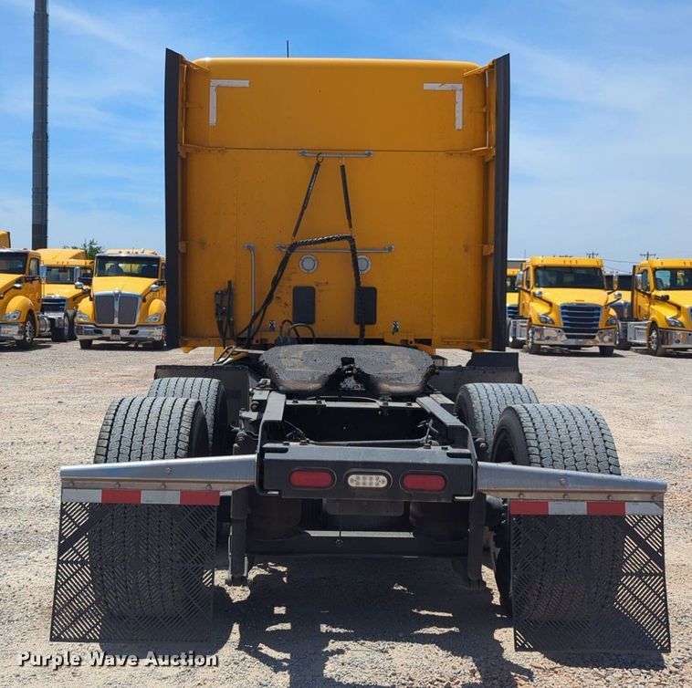 image for item NW9518 2019 Kenworth  T680 semi truck