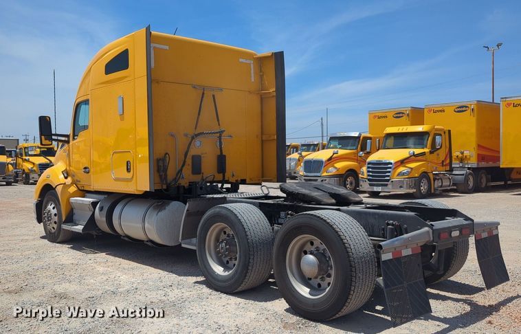 image for item NW9518 2019 Kenworth  T680 semi truck