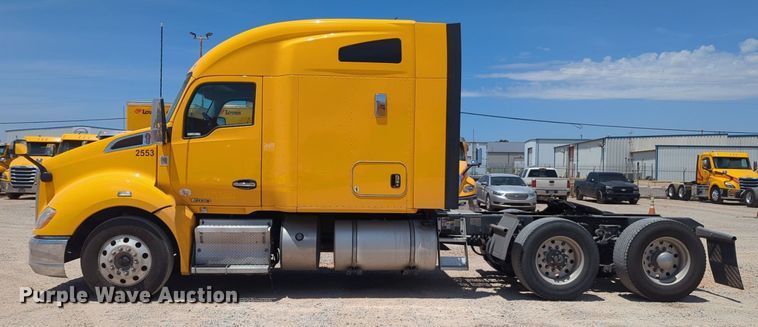 image for item NW9518 2019 Kenworth  T680 semi truck