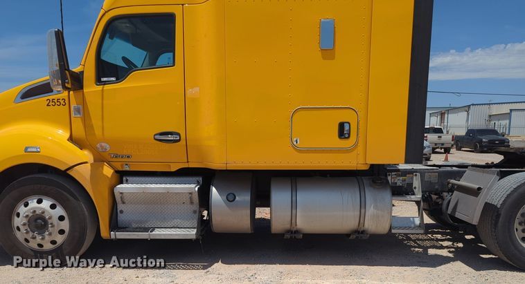 image for item NW9518 2019 Kenworth  T680 semi truck