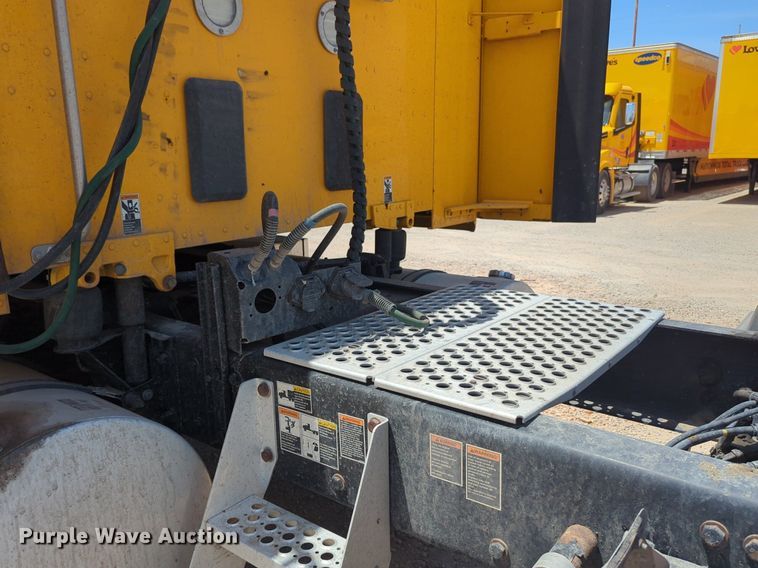 image for item NW9518 2019 Kenworth  T680 semi truck