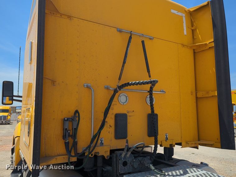 image for item NW9518 2019 Kenworth  T680 semi truck