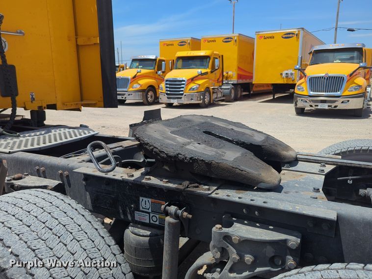 image for item NW9518 2019 Kenworth  T680 semi truck