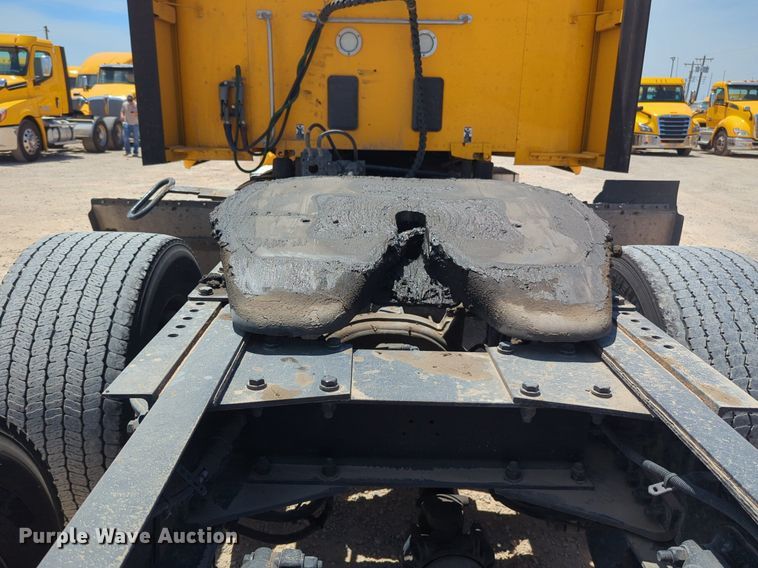 image for item NW9518 2019 Kenworth  T680 semi truck