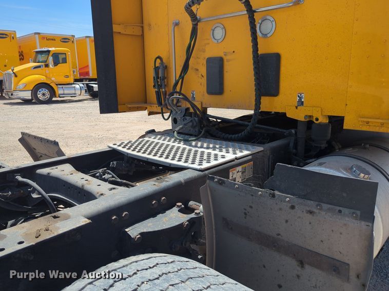 image for item NW9518 2019 Kenworth  T680 semi truck