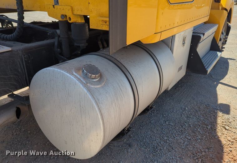 image for item NW9518 2019 Kenworth  T680 semi truck