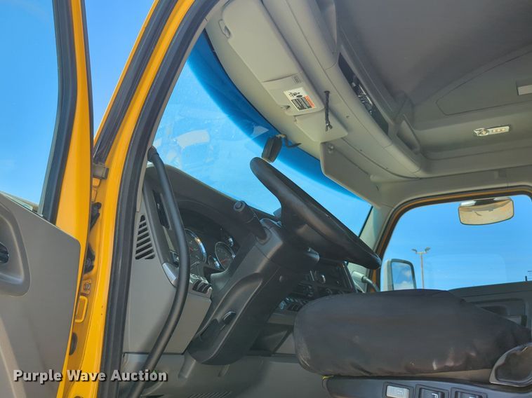 image for item NW9518 2019 Kenworth  T680 semi truck