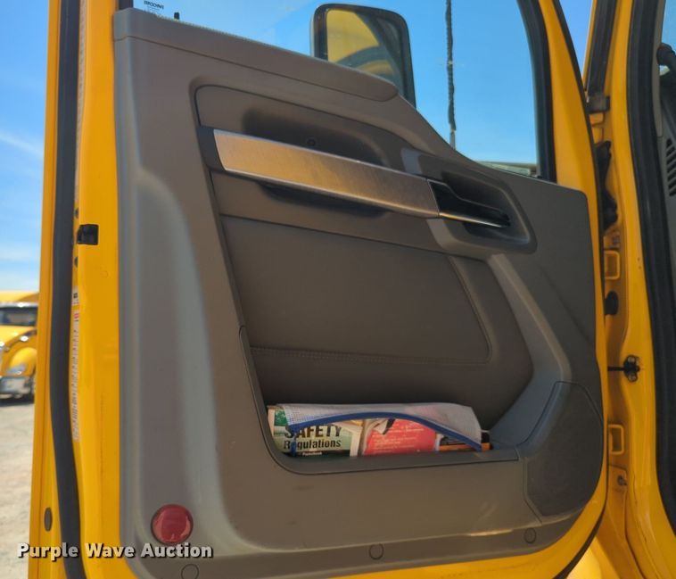 image for item NW9518 2019 Kenworth  T680 semi truck