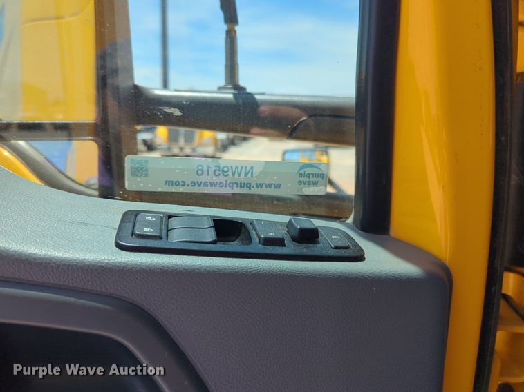 image for item NW9518 2019 Kenworth  T680 semi truck