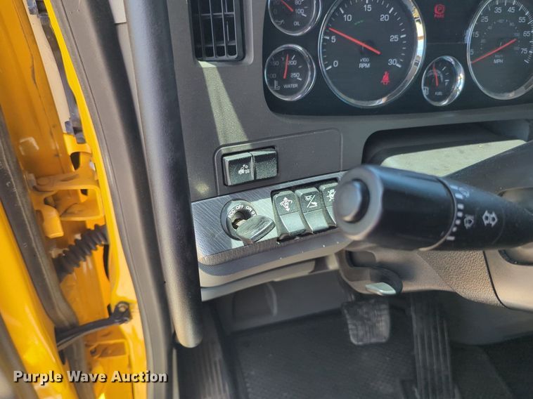 image for item NW9518 2019 Kenworth  T680 semi truck