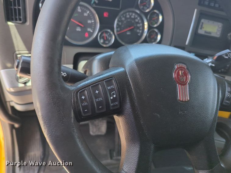 image for item NW9518 2019 Kenworth  T680 semi truck