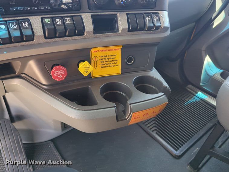 image for item NW9518 2019 Kenworth  T680 semi truck