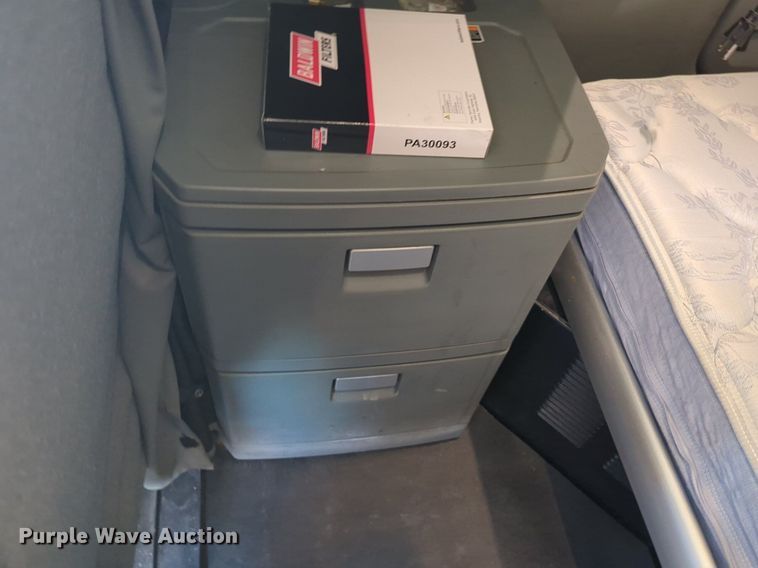 image for item NW9518 2019 Kenworth  T680 semi truck