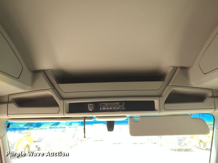 image for item NW9518 2019 Kenworth  T680 semi truck