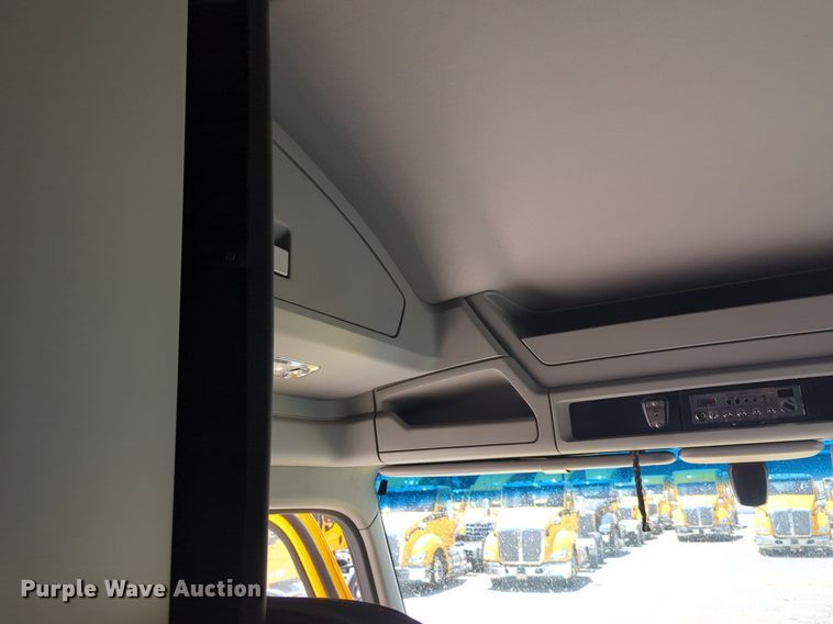 image for item NW9518 2019 Kenworth  T680 semi truck