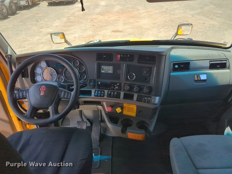 image for item NW9518 2019 Kenworth  T680 semi truck