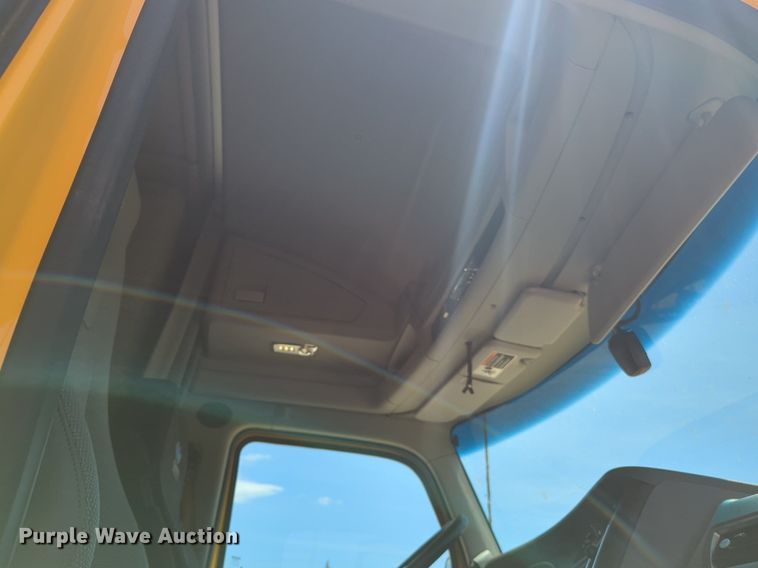 image for item NW9518 2019 Kenworth  T680 semi truck