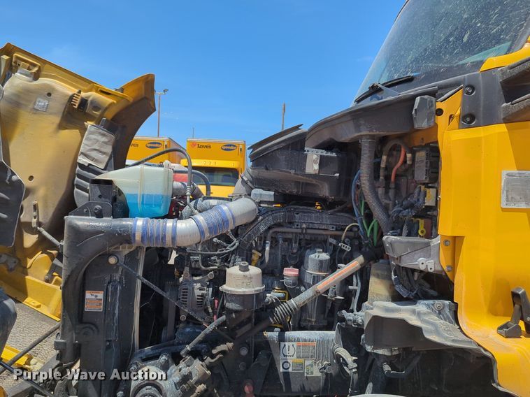 image for item NW9518 2019 Kenworth  T680 semi truck