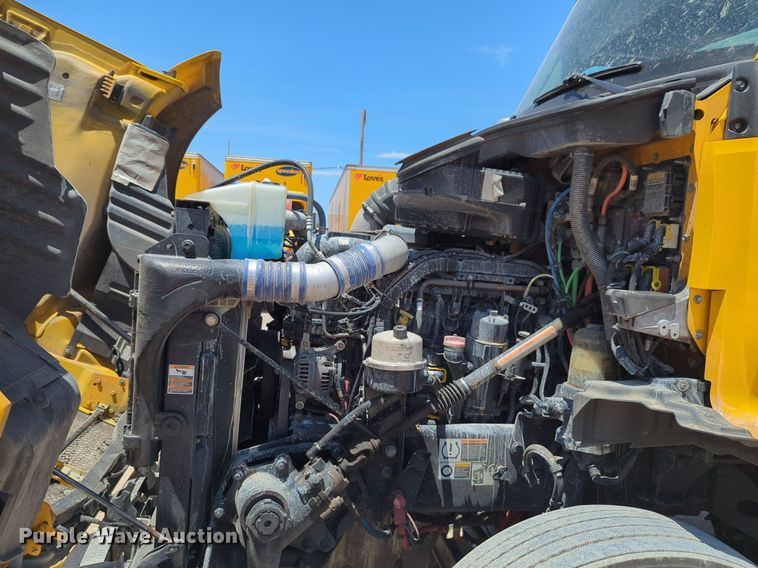 image for item NW9518 2019 Kenworth  T680 semi truck