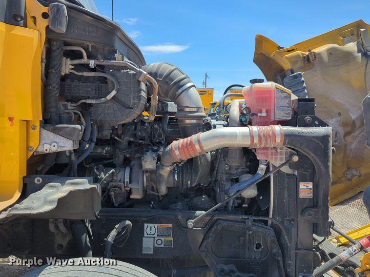 image for item NW9518 2019 Kenworth  T680 semi truck