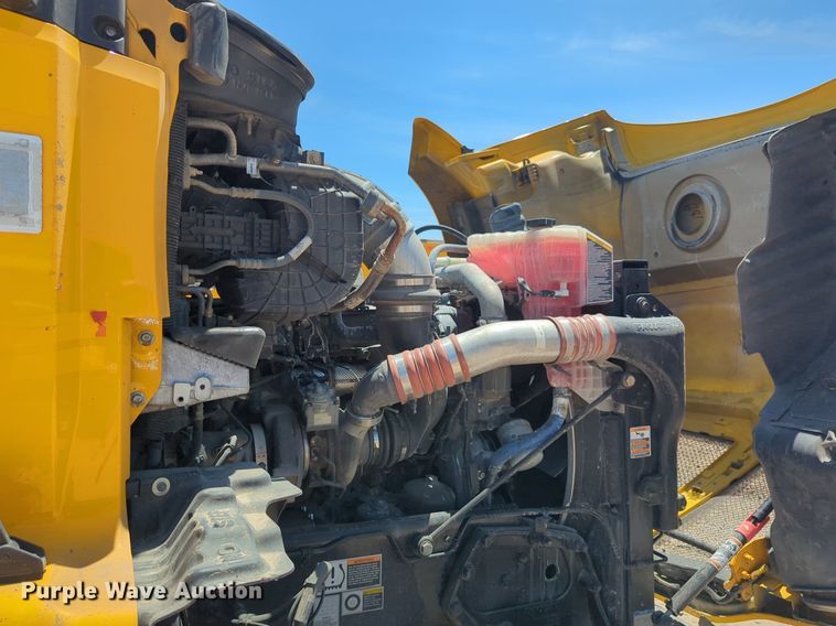 image for item NW9518 2019 Kenworth  T680 semi truck