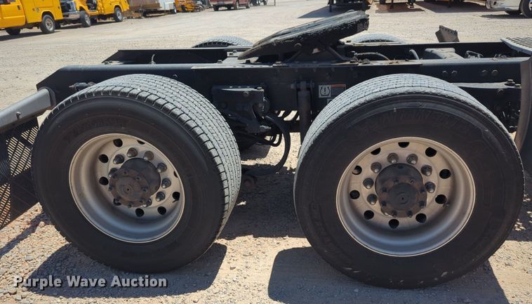 image for item NW9518 2019 Kenworth  T680 semi truck