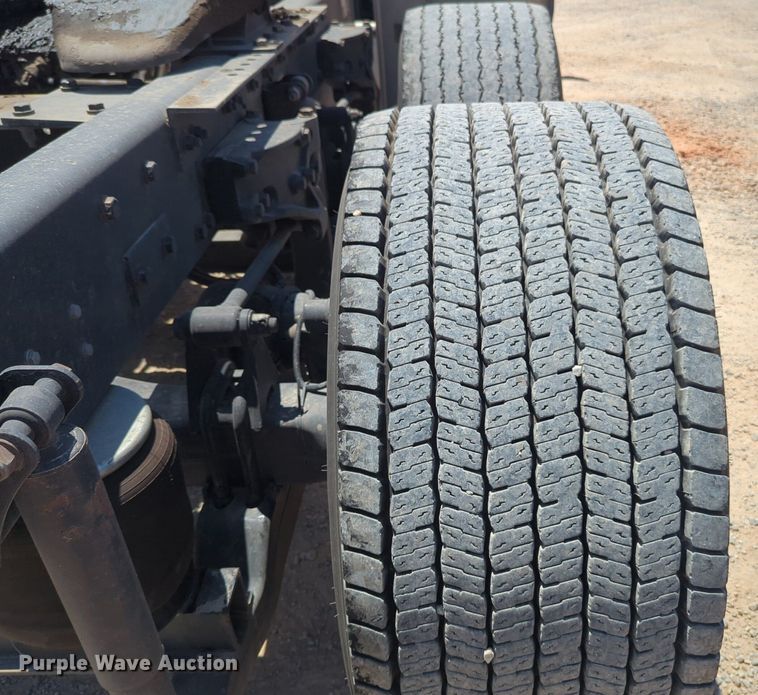 image for item NW9518 2019 Kenworth  T680 semi truck