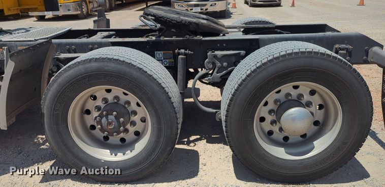 image for item NW9518 2019 Kenworth  T680 semi truck