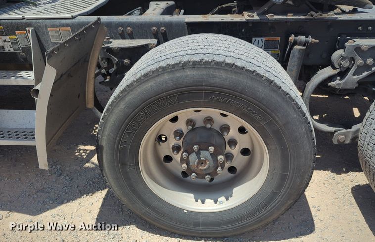 image for item NW9518 2019 Kenworth  T680 semi truck