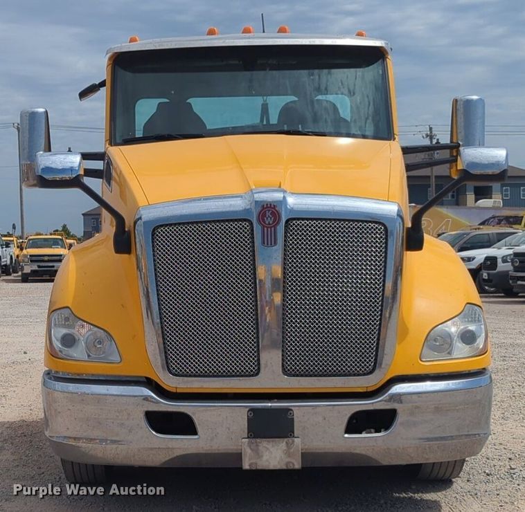 image for item NW9519 2020 Kenworth  T680 semi truck