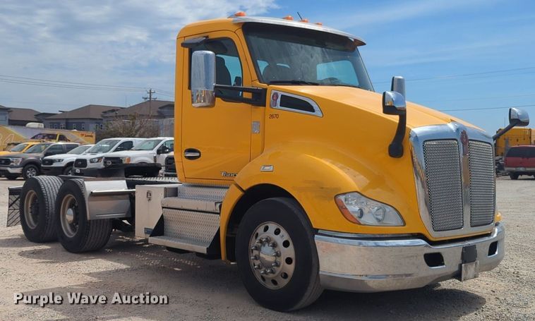 image for item NW9519 2020 Kenworth  T680 semi truck